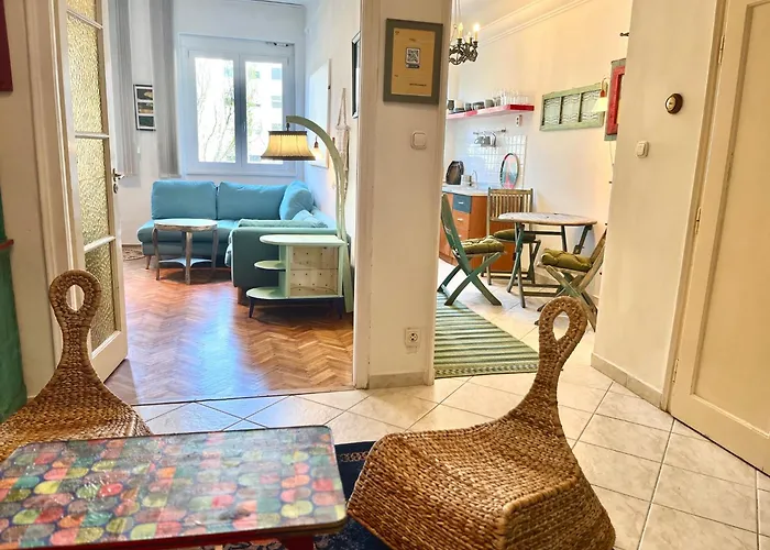 شقة Cosy Art Flat 2 *