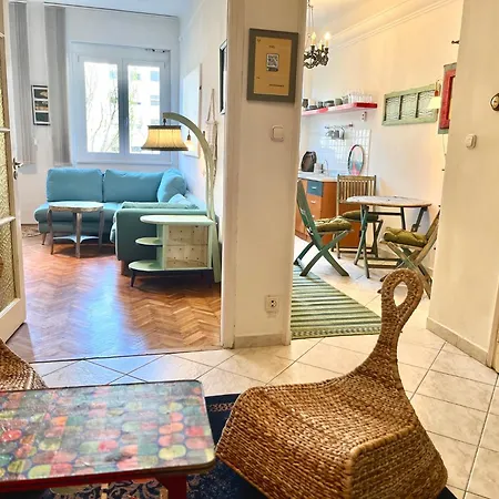 شقة Cosy Art Flat 2 *